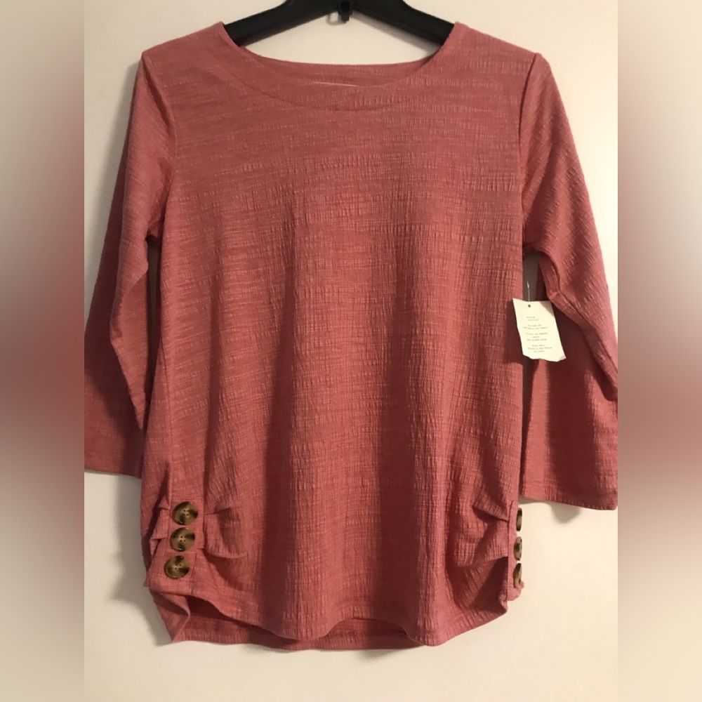 Retrology Women’s Tops